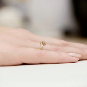 Pierścionek z Brylantami 0,11ct z białego złota próby 585. W-0237B